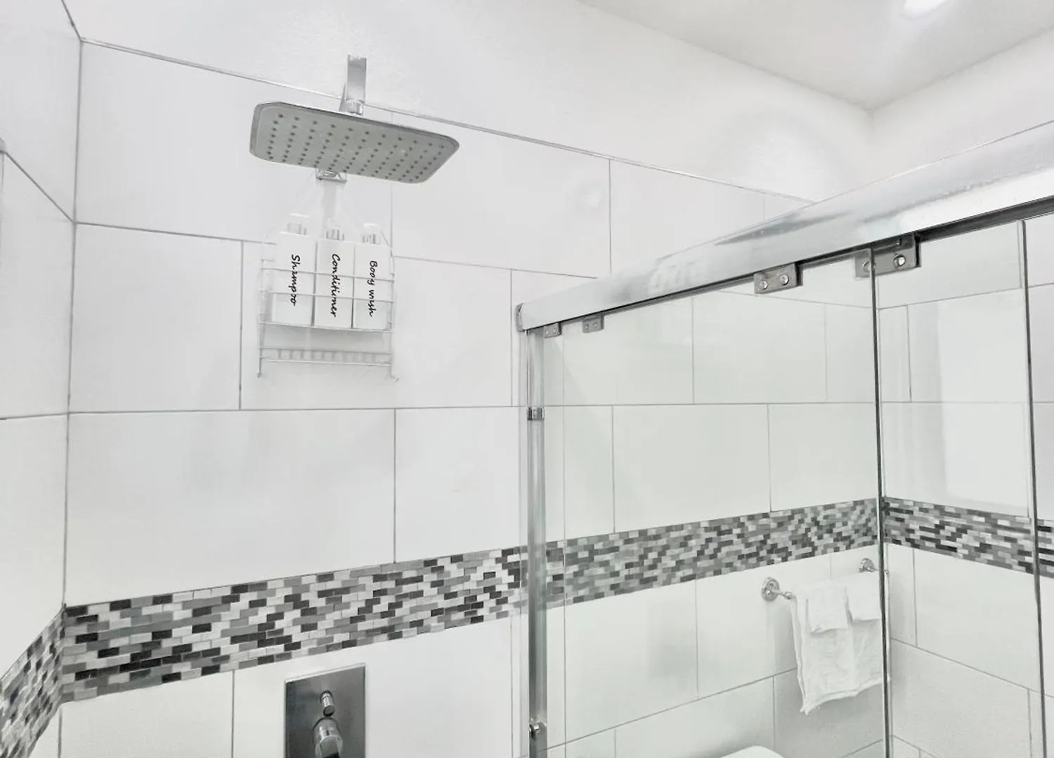 Opulence Living With Exclusive Private Beach Access Runaway Bay Apartment