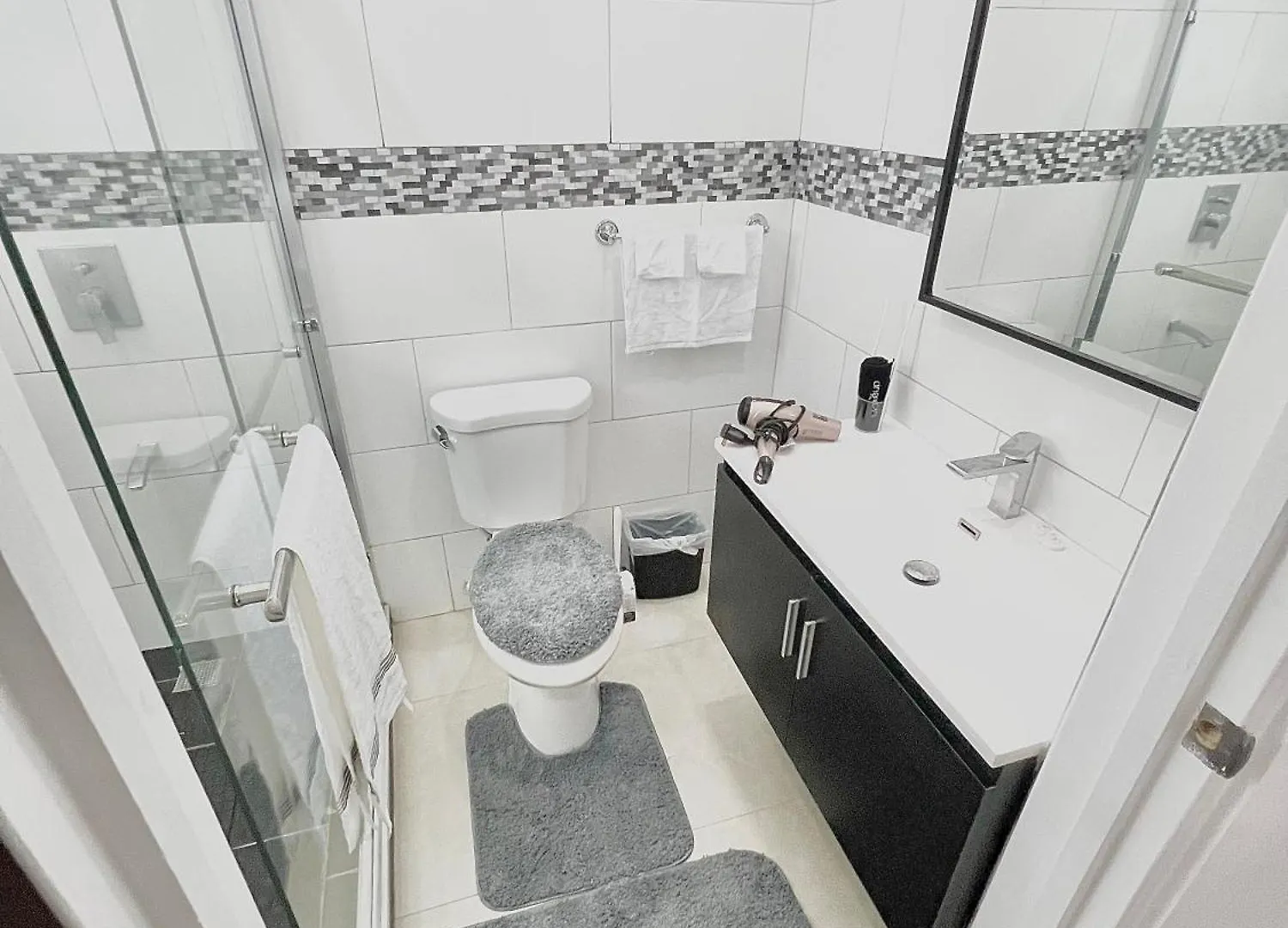 Apartment Opulence Living With Exclusive Private Beach Access Runaway Bay