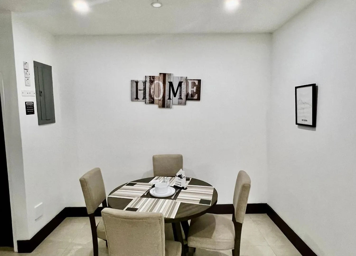 Opulence Living With Exclusive Private Beach Access Runaway Bay Apartment