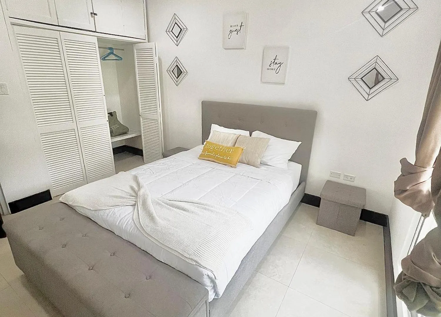Opulence Living With Exclusive Private Beach Access Runaway Bay Apartment
