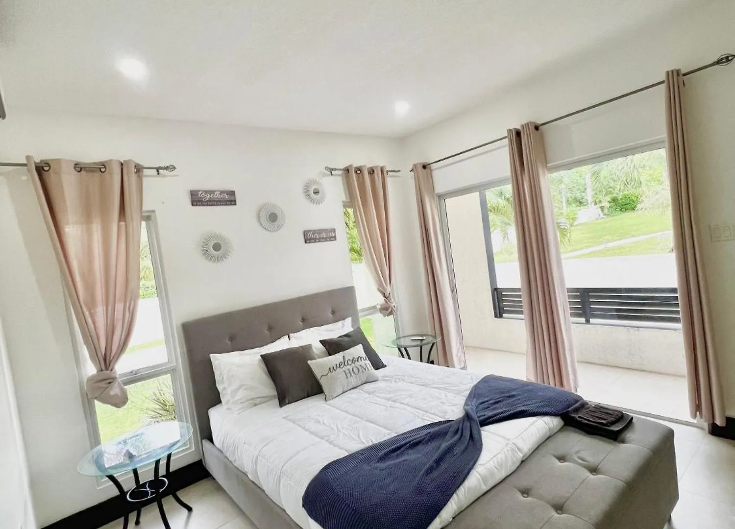 Opulence Living With Exclusive Private Beach Access Runaway Bay