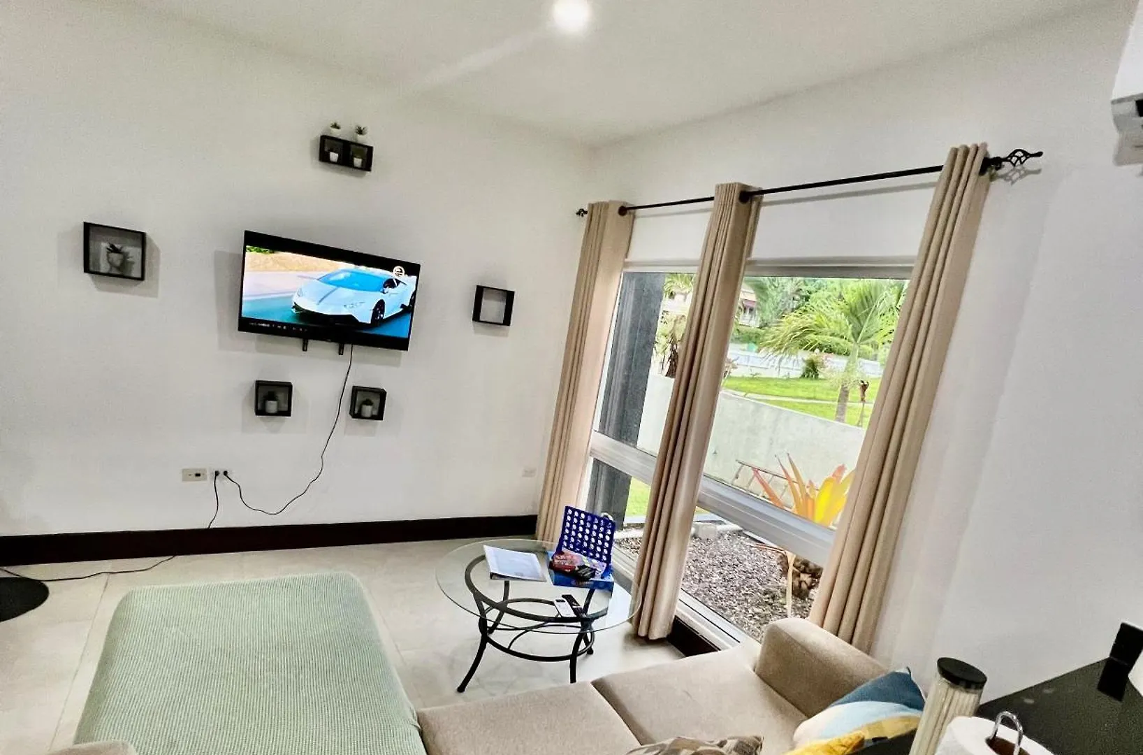 Opulence Living With Exclusive Private Beach Access 拉纳韦贝 公寓